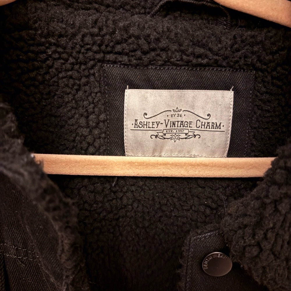 Black Sherpa-Lined Jean Jacket - Picture 2 of 3
